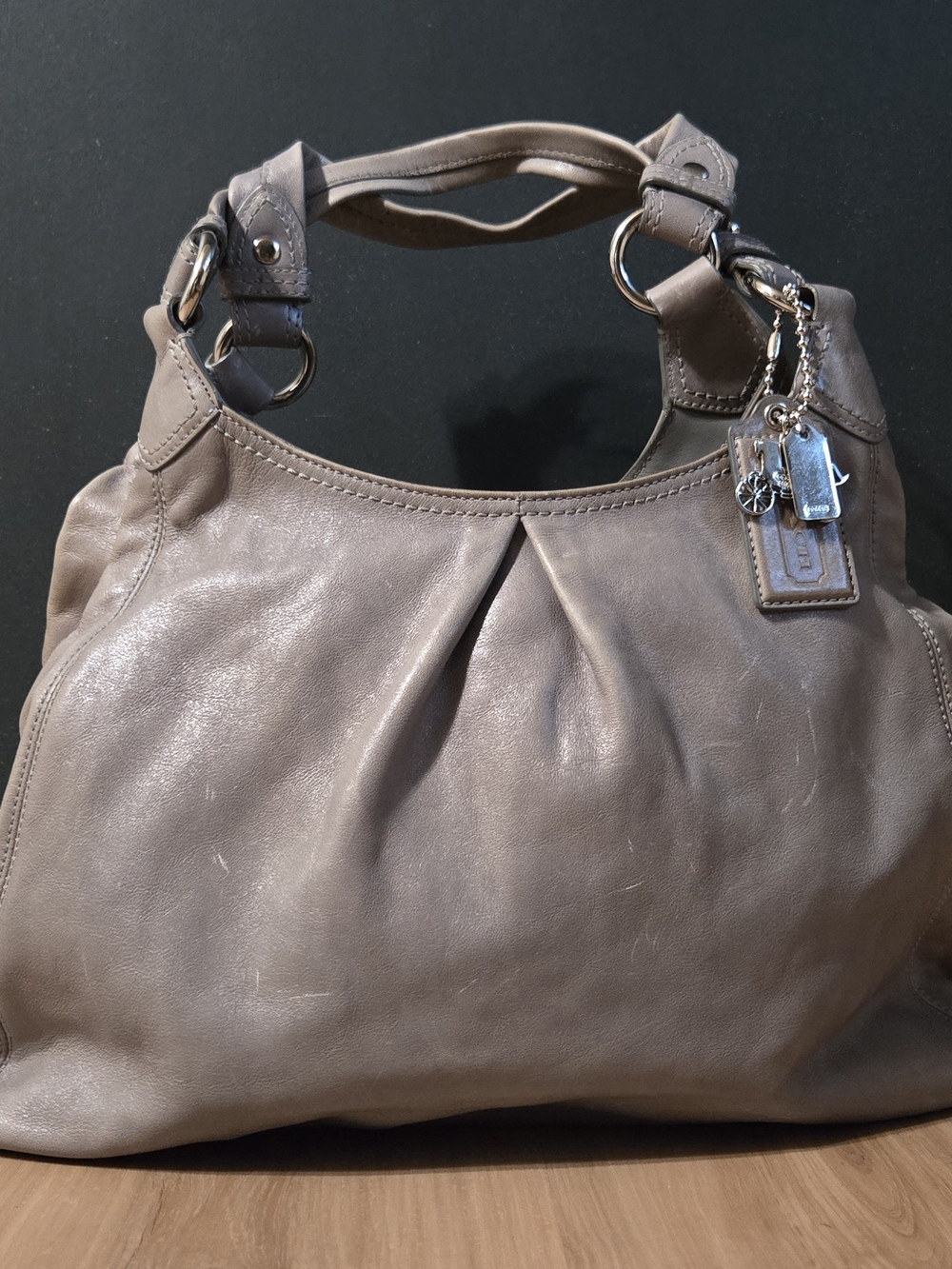 coach | maggie hobo shoulder bag | leather | grey | vintage | y2k